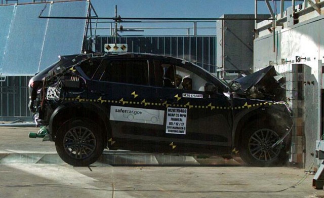 Crash test NHTSA: cinque stelle per la Mazda CX-5