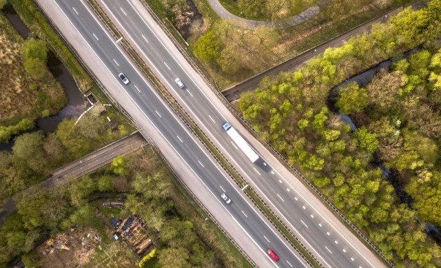 Limite di 150 km/h in autostrada: quali vantaggi e svantaggi?