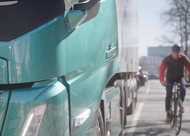 Volvo Trucks: nuove tecnologie per la sicurezza di pedoni e ciclisti